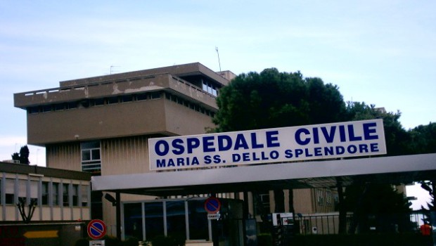 L'INGRESSO DELL'OSPEDALE DI GIULIANOVA